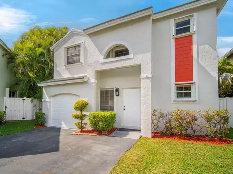9870 NW 2nd St, Plantation, FL 33324
