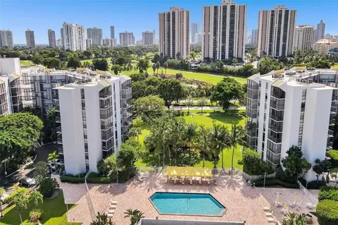 20500 W Country Club Dr #416, Aventura, FL 33180