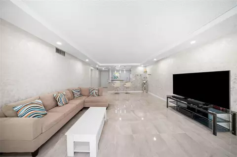 2615 NE 3rd Ct #220, Boynton Beach, FL 33435