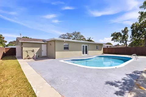 640 SW 68th Ter, Pembroke Pines, FL 33023