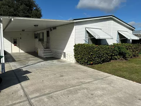 111 NE 8th Ave, Okeechobee, FL 34972 photo 2