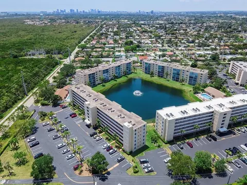 200 SE 5th Ave #606, Dania Beach, FL 33004