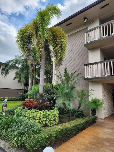 4900 Washington St #309, Hollywood, FL 33021