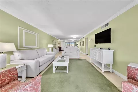 2651 S Course Dr #302, Pompano Beach, FL 33069