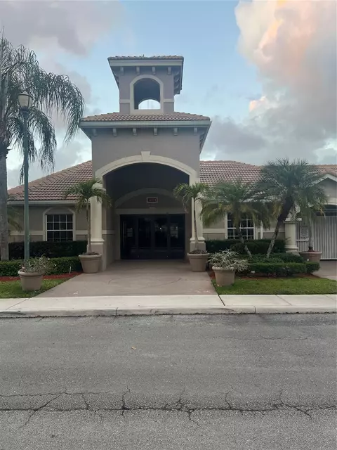 5031 Wiles Rd #202, Coconut Creek, FL 33073