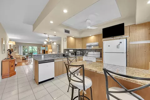 2102 Lucaya Bnd #D2, Coconut Creek, FL 33066