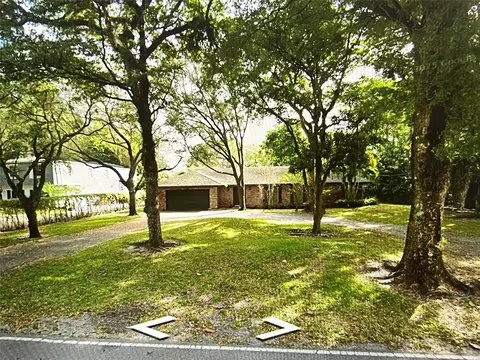 220 N Fig Tree Ln, Plantation, FL 33317