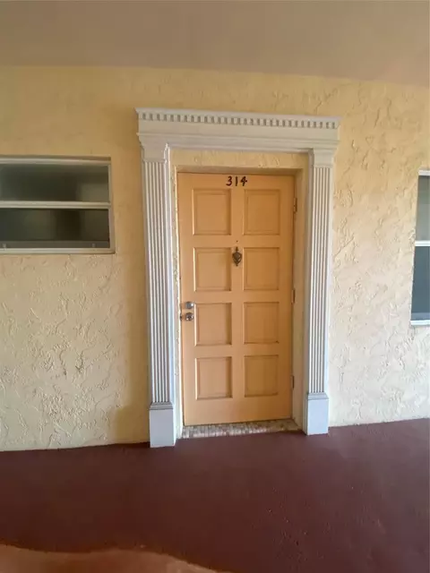 4191 NW 41st St #314, Lauderdale Lakes, FL 33319