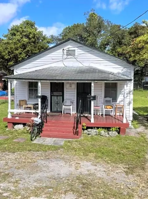 2925 NW 48th St, Miami, FL 33142