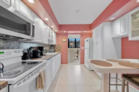 2017 S Ocean Dr #PH1, Hallandale Beach, FL 33009