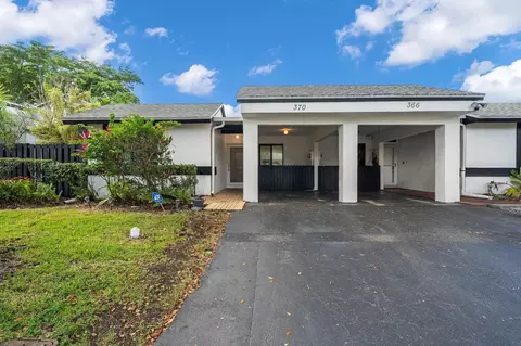 370 Fairway Cir #13, Weston, FL 33326