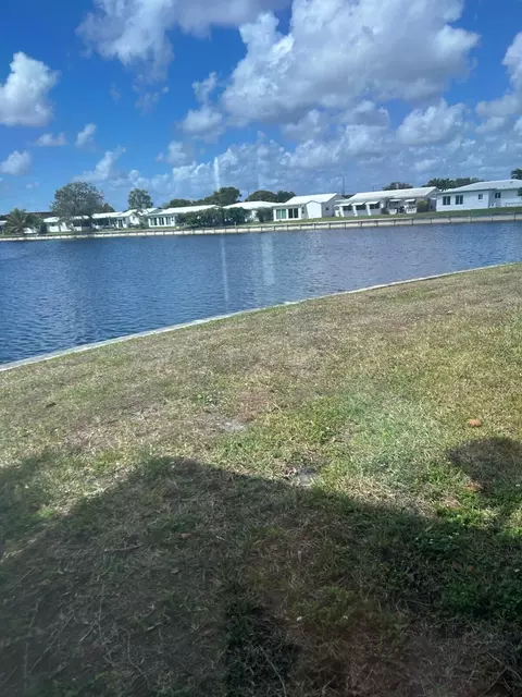 5807 NW 85th Ave, Tamarac, FL 33321