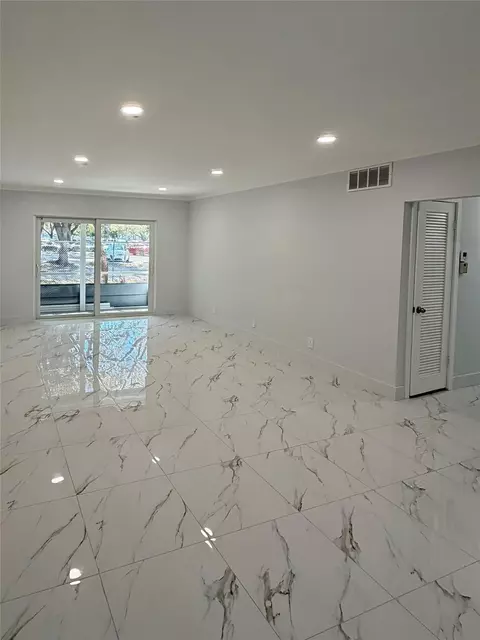 2250 NE 66th St #1504, Fort Lauderdale, FL 33308