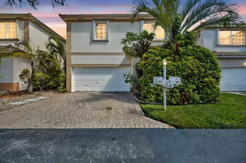 1231 Hayes St, Hollywood, FL 33019