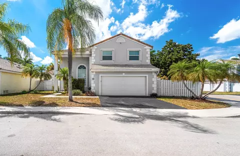 601 Lakeshore Ter, Davie, FL 33325