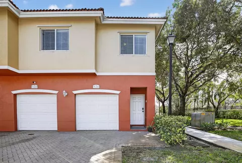 7400 Palomino Dr #524, Hollywood, FL 33024