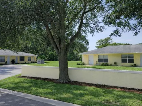 951 King Orange Dr, Fort Pierce, FL 34982