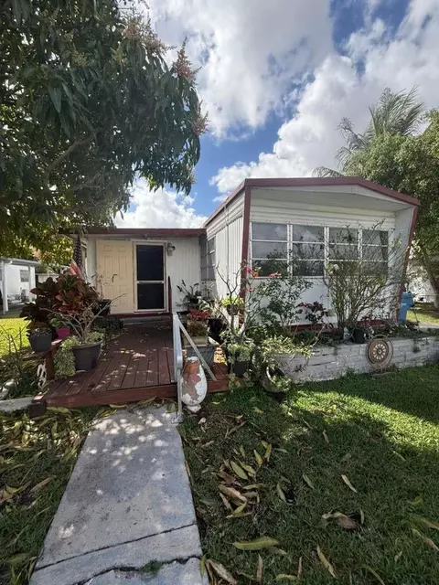 5242 29th St, Davie, FL 33314