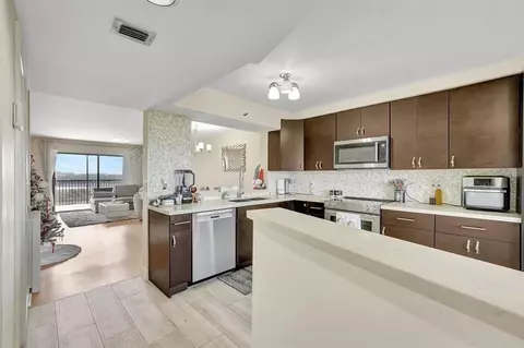 2200 S Cypress Bend Dr #905, Pompano Beach, FL 33069