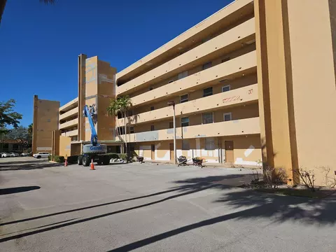 5201 NW 2nd Ave #114, Boca Raton, FL 33487