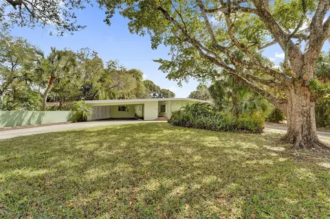 720 E Country Club Cir, Plantation, FL 33317