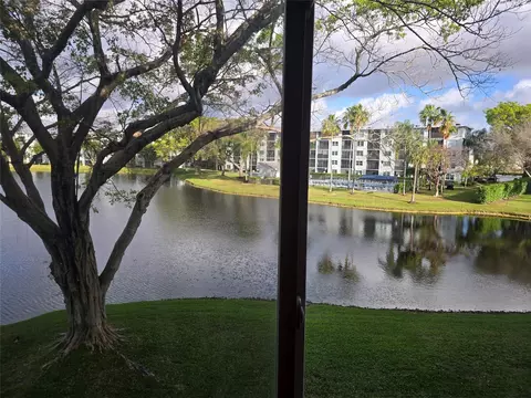 2104 S Cypress Bend Dr #301, Pompano Beach, FL 33069