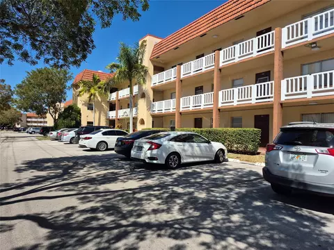 8891 Sunrise Lakes Blvd #111, Sunrise, FL 33322