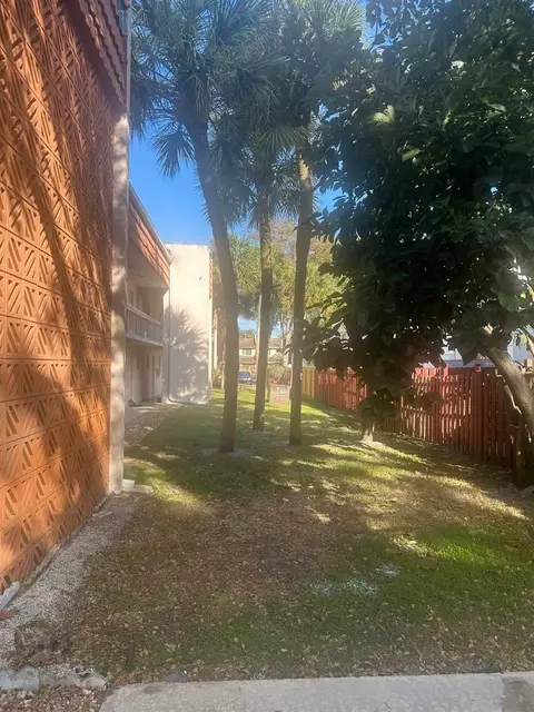 7610 Stirling Rd #202 G, Hollywood, FL 33024