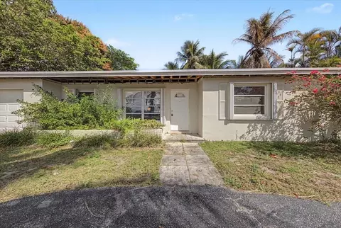 7730 W Lake Dr, Lake Clarke Shores, FL 33406