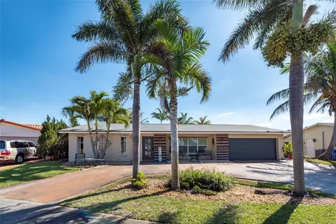 741 NW 97th Ter, Pembroke Pines, FL 33024