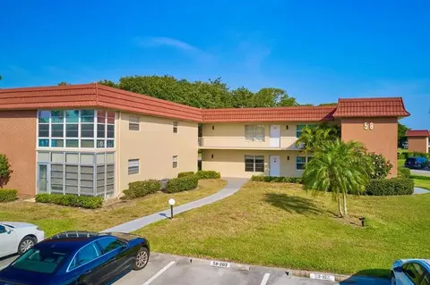 58 Woodland Dr #102, Vero Beach, FL 32962