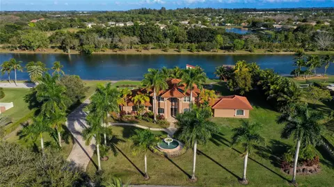 5660 Lago Del Sol Dr, Lake Worth, FL 33449