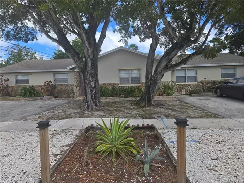 296 Alemeda Dr, Palm Springs, FL 33461
