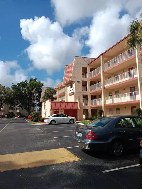 1035 Country Club Dr #206, Margate, FL 33063