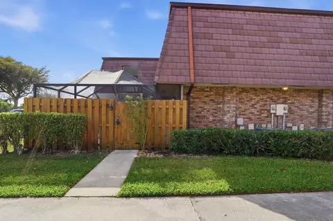 7600 Courtyard Run, Boca Raton, FL 33433