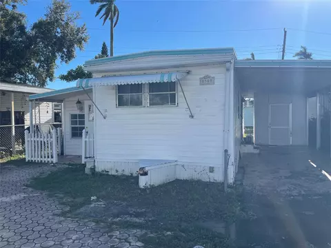 8508 SW 16th Ct, Davie, FL 33324