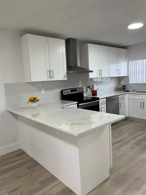 719 Banks Rd #719, Margate, FL 33063