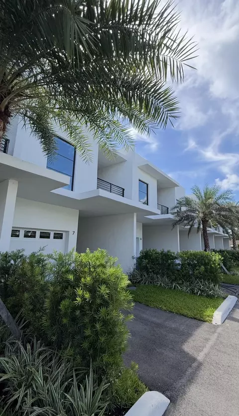 2511 Pierce St #3, Hollywood, FL 33020
