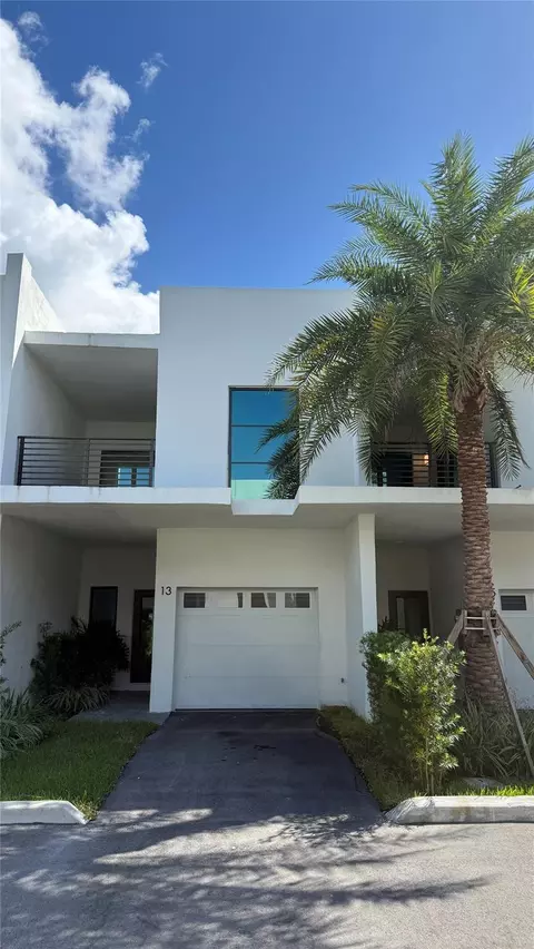 2526 Pierce St #4, Hollywood, FL 33020