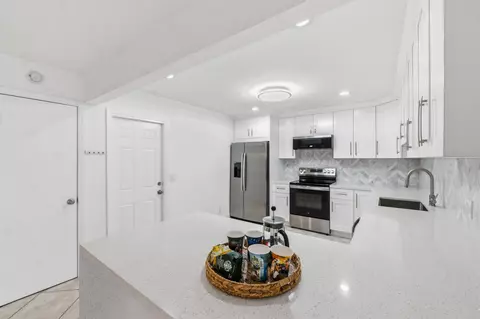 3379 NW 63rd St, Fort Lauderdale, FL 33309