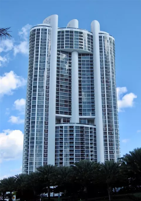 18201 Collins Ave, Sunny Isles Beach, FL 33160