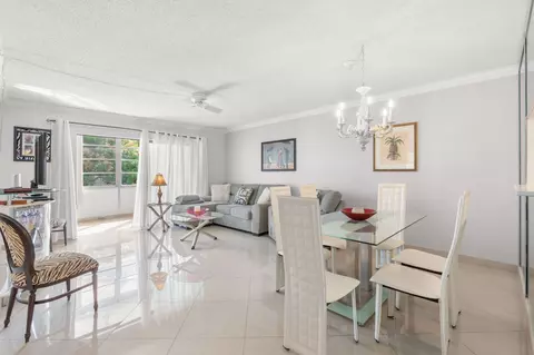 4191 NW 41st St #214, Lauderdale Lakes, FL 33319