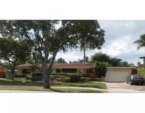 2765 NE 23rd Ave, Lighthouse Point, FL 33064 photo 1
