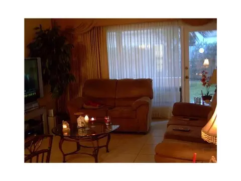 Undisclosed, Hialeah, FL 33012 photo 1