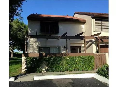 Undisclosed, Miami, FL 33186 photo 1