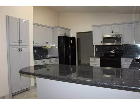 Undisclosed, Miami, FL 33175 photo 1