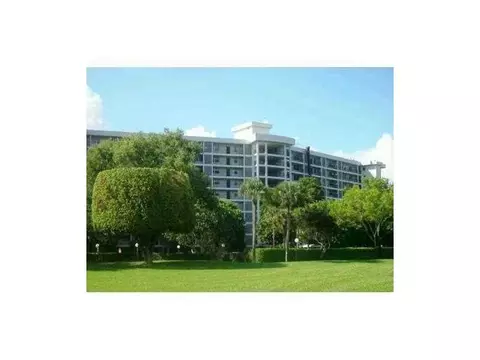 575 Oaks Ln #208, Pompano Beach, FL 33069 photo 1