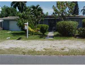 2325 NE 8th Ct, Pompano Beach, FL 33062 photo 1