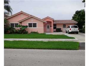 2330 NE 48th Ct, Pompano Beach, FL 33064 photo 1