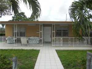 960 E 13 St, Hialeah, FL 33010 photo 1
